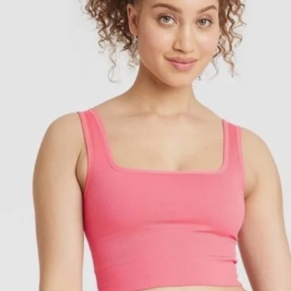 All in Motion Cropped Seamless Tank Top - Picture 2 of 7